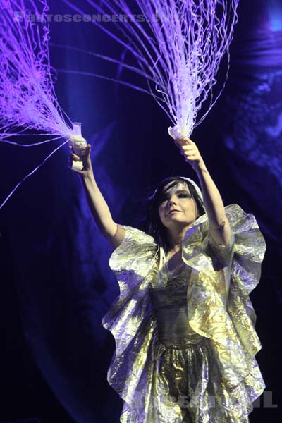 BJORK - 2007-08-26 - SAINT CLOUD - Domaine National - Grande Scene - 